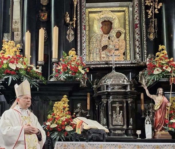 Bp Olszowski do maturzystów: Niech zmartwychwstanie Jezusa wpływa na wasze życie