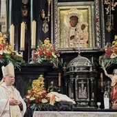 Bp Olszowski do maturzystów: Niech zmartwychwstanie Jezusa wpływa na wasze życie