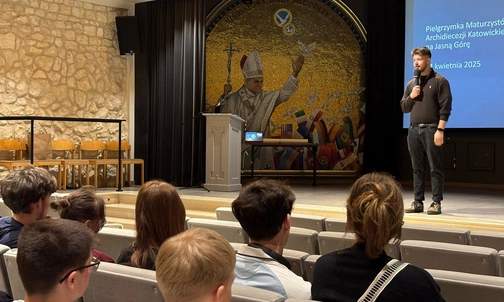 Bp Olszowski do maturzystów: Niech zmartwychwstanie Jezusa wpływa na wasze życie