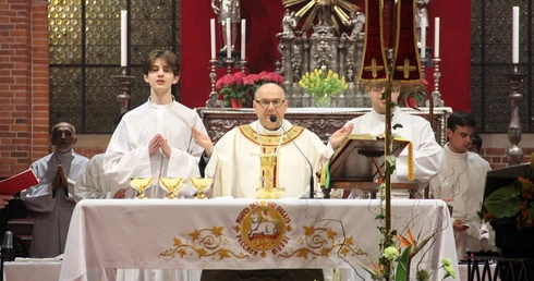 Bp Kiciński o papieżu Franciszku: Znalazł klucz do naszych serc przez bliskość i serdeczność