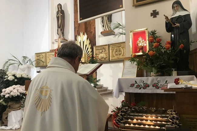 Prośby wiernych odczytał ks. Stanisław Nowak.