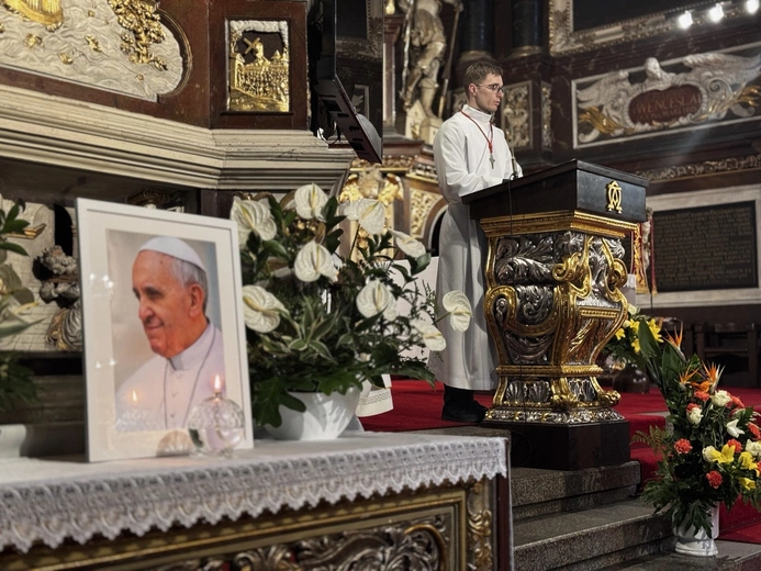 Msza żałobna w intencji papieża