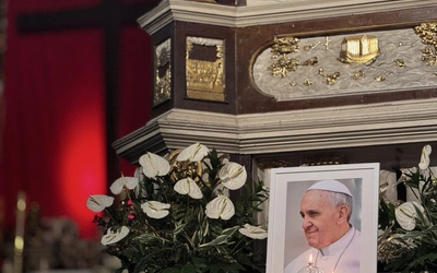 Msza żałobna w intencji papieża