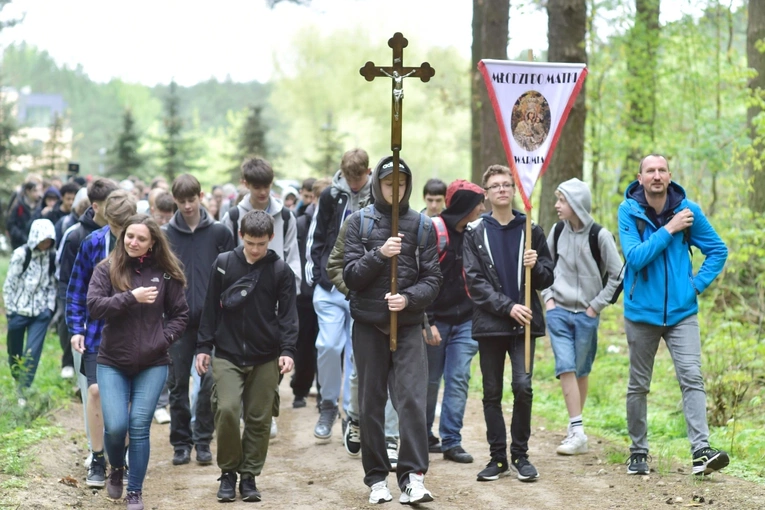 Pielgrzymka ósmoklasistów do Gietrzwałdu