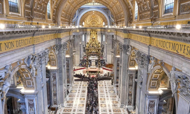 Już ponad 128 tys. wiernych pożegnało Franciszka w Watykanie