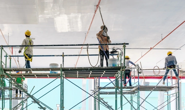 Rusztowania przejezdne – czyli komfort pracy na wysokości dzięki rusztowaniom aluminiowym