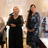Podczas otwarcia wystawy (od lewej): Wanda Gotkiewicz, Ilona Jaroszek i Magdalena Grosiak.