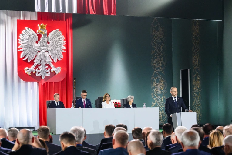 Gniezno: Uroczystym zgromadzeniem posłów i senatorów uczczono 1000-lecie koronacji pierwszego króla Polski