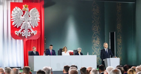 Gniezno: Uroczystym zgromadzeniem posłów i senatorów uczczono 1000-lecie koronacji pierwszego króla Polski