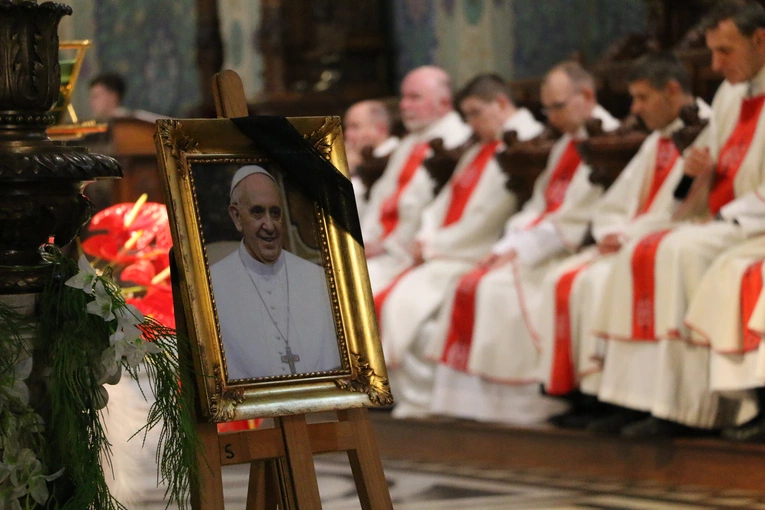 Płock. Msza za Ojca Świętego