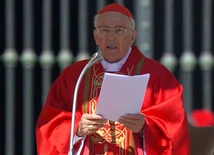 Homilia pogrzebowa kard. Re: "Myślą przewodnią misji Franciszka było przekonanie, że Kościół jest domem wszystkich"