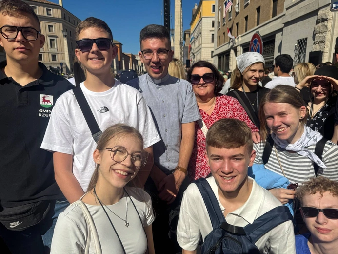 Dziś wszystkie drogi prowadzą do Rzymu, na pogrzeb papieża Franciszka