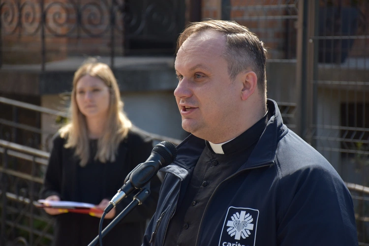 Lodówka społeczna "Serce w słoiku"