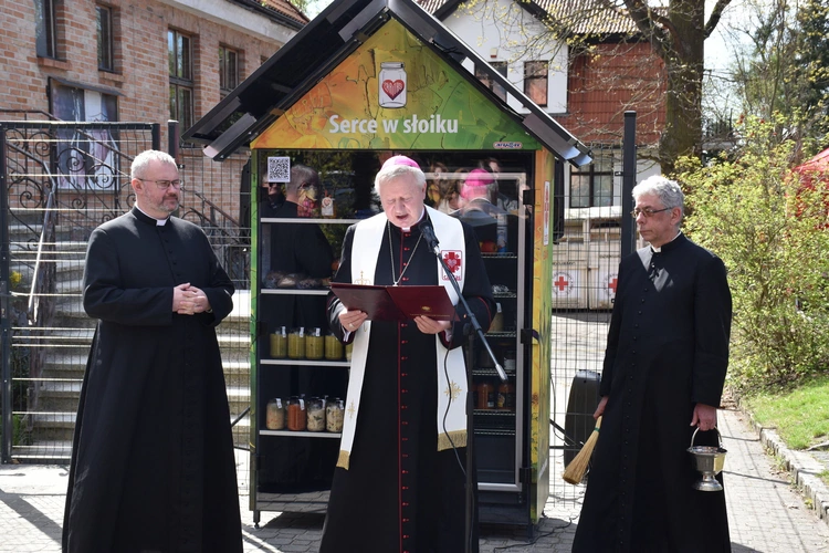 Lodówka społeczna "Serce w słoiku"