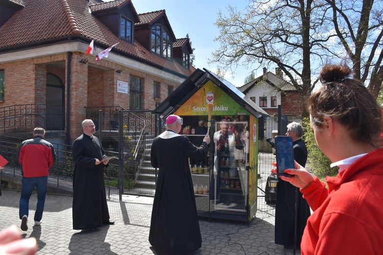 Lodówka społeczna "Serce w słoiku"