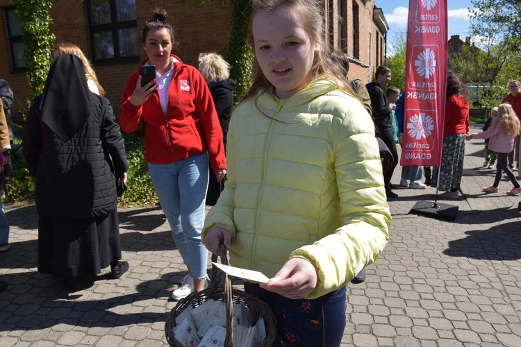 Lodówka społeczna "Serce w słoiku"