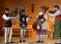 Czarny Dunajec. Muzykowanie na duchową nutę i minuta ciszy dla papieża