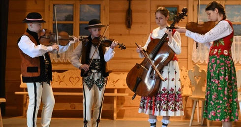 Czarny Dunajec. Muzykowanie na duchową nutę i minuta ciszy dla papieża