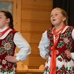 Ze śpiewem i muzyką