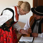 Ze śpiewem i muzyką