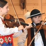 Ze śpiewem i muzyką