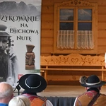 Ze śpiewem i muzyką