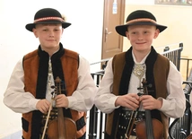 Ze śpiewem i muzyką