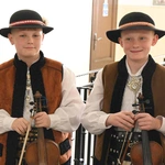 Ze śpiewem i muzyką