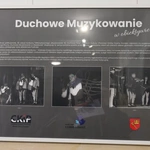 Ze śpiewem i muzyką