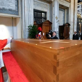 Włoskie media o pogrzebie Franciszka: w powietrzu czuć było miłość do papieża