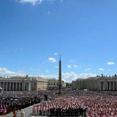 Co najmniej 400 tys. ludzi pożegnało Ojca Świętego Franciszka