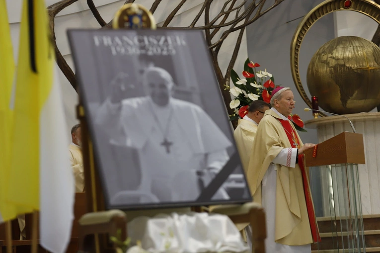 Bp Zając o papieżu Franciszku: Apostoł Miłosierdzia wyruszył w pielgrzymkę do domu Ojca
