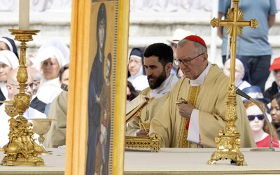 Kardynał Parolin: Kościół i świat odczuwają zagubienie i osamotnienie po śmierci papieża