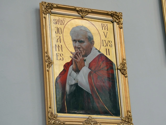 Abp Mieczysław Mokrzycki intronizował relikwie św. Jana Pawła II we Wrocławiu-Ołtaszynie