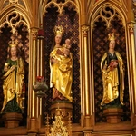 Abp Mieczysław Mokrzycki intronizował relikwie św. Jana Pawła II we Wrocławiu-Ołtaszynie