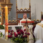 Abp Mieczysław Mokrzycki intronizował relikwie św. Jana Pawła II we Wrocławiu-Ołtaszynie