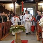 Abp Mieczysław Mokrzycki intronizował relikwie św. Jana Pawła II we Wrocławiu-Ołtaszynie