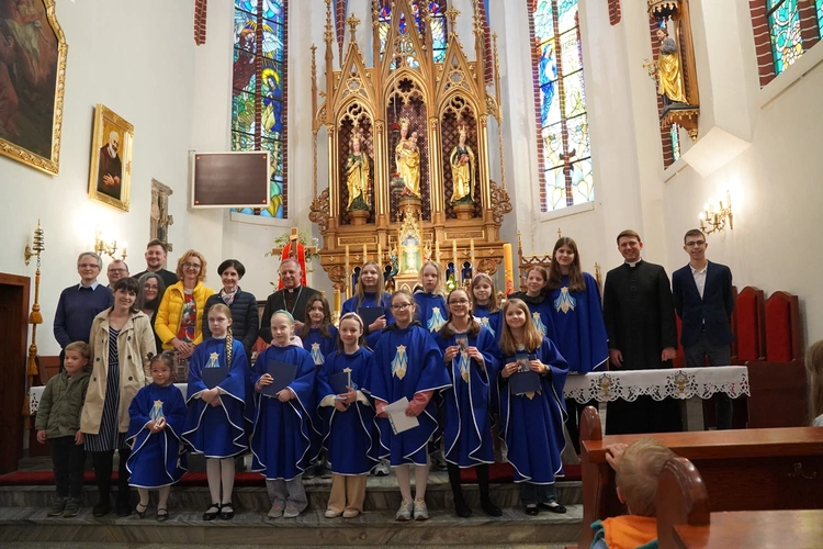 Abp Mieczysław Mokrzycki intronizował relikwie św. Jana Pawła II we Wrocławiu-Ołtaszynie