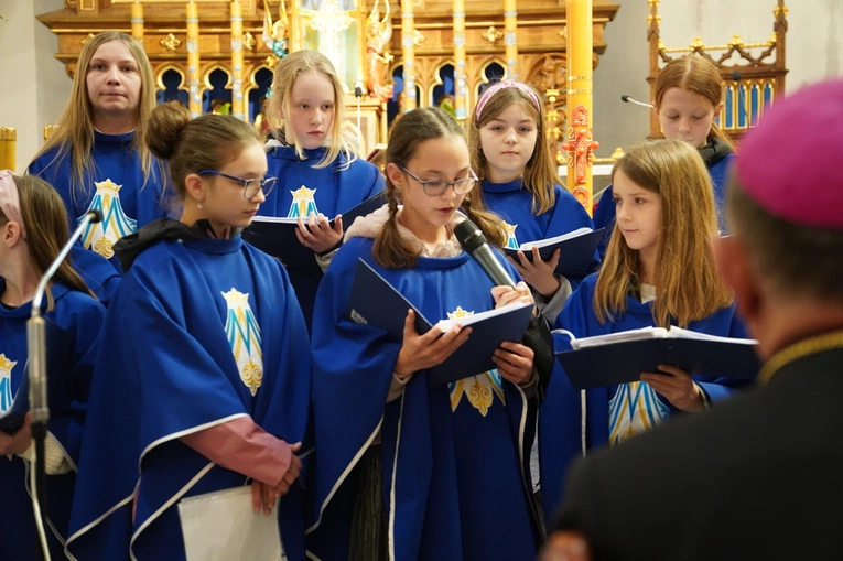 Abp Mieczysław Mokrzycki intronizował relikwie św. Jana Pawła II we Wrocławiu-Ołtaszynie