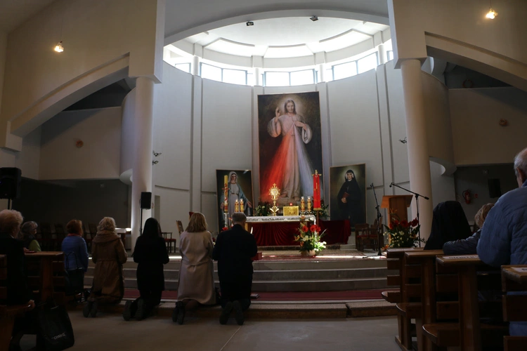 Godzina Miłosierdzia w Sanktuarium Bożego Miłosierdzia w Płocku