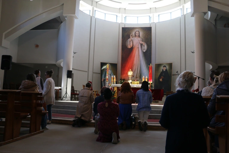 Godzina Miłosierdzia w Sanktuarium Bożego Miłosierdzia w Płocku