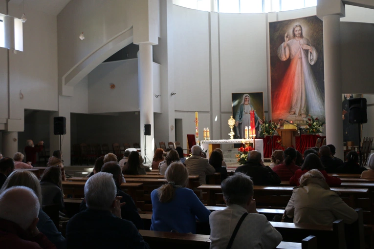 Godzina Miłosierdzia w Sanktuarium Bożego Miłosierdzia w Płocku