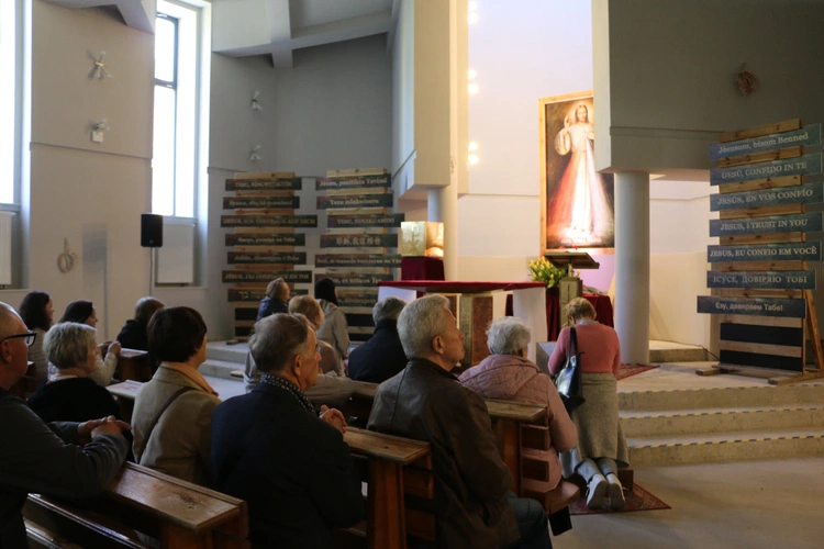 Godzina Miłosierdzia w Sanktuarium Bożego Miłosierdzia w Płocku