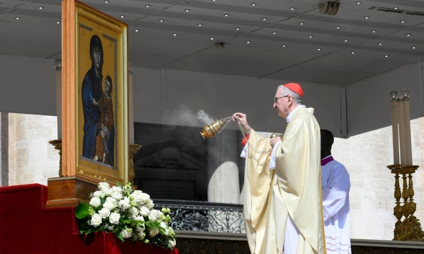 Kard. Parolin: Papież Franciszek pozdrawia nas z Nieba