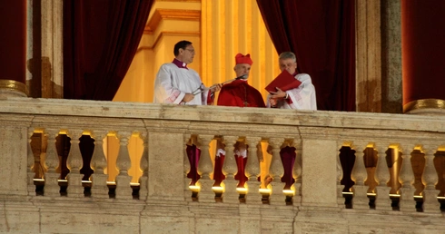 "Habemus papam", czyli jak w przeszłości wybierano papieży - mówi kard. Ryś