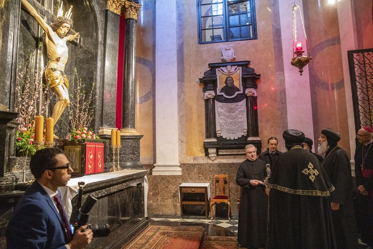 Tawadros II modlił się w archikatedrze warszawskiej o pokój 