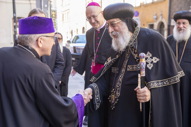 Tawadros II modlił się w archikatedrze warszawskiej o pokój 