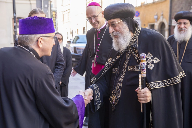 Tawadros II modlił się w archikatedrze warszawskiej o pokój 