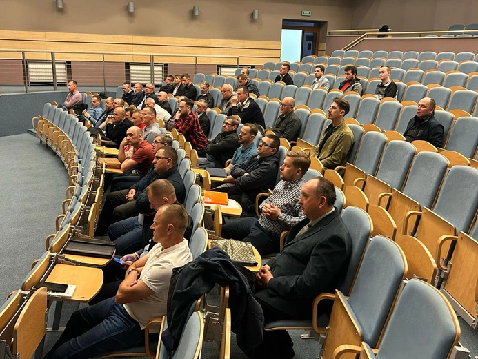 Tarnów. Rozpoczęcie kursu dla nadzwyczajnych szafarzy Komunii św.