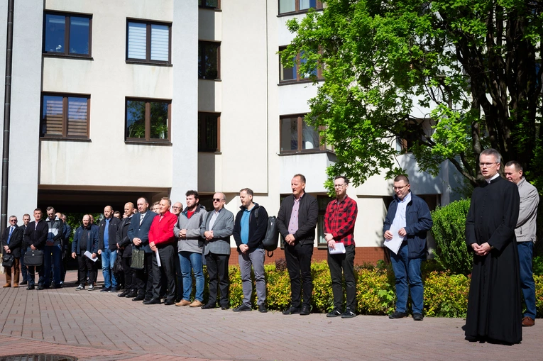 Tarnów. Rozpoczęcie kursu dla nadzwyczajnych szafarzy Komunii św.